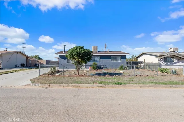 a view of a house with backyard and sitting area