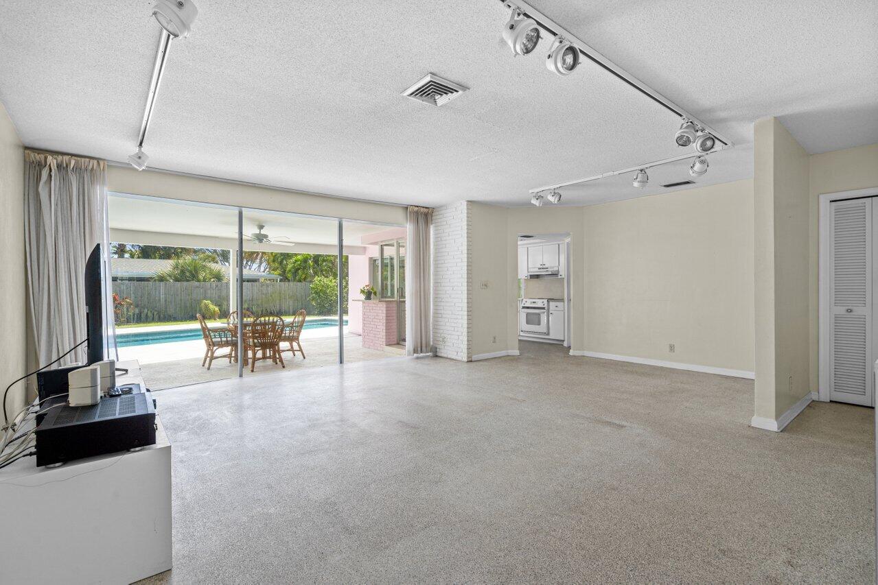 1174 Southwest 5th Street Boca Raton, FL 33486 - Photo 12 of 29 014-1174Southwest5thStreet-BocaRaton-FL-