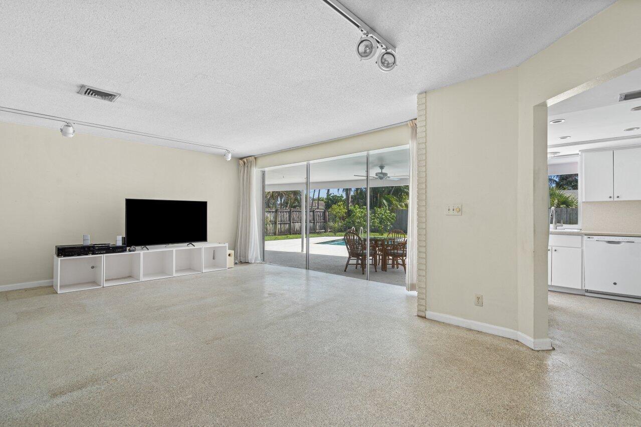 1174 Southwest 5th Street Boca Raton, FL 33486 - Photo 13 of 29 015-1174Southwest5thStreet-BocaRaton-FL-