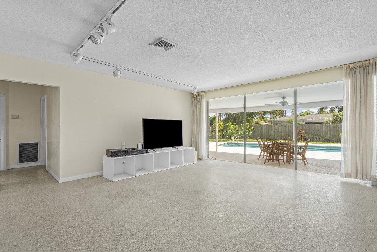 1174 Southwest 5th Street Boca Raton, FL 33486 - Photo 3 of 29 005-1174Southwest5thStreet-BocaRaton-FL-