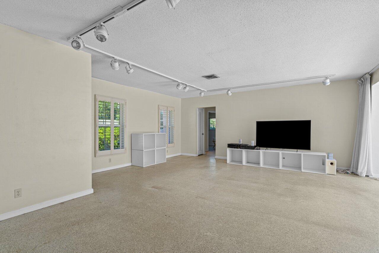 1174 Southwest 5th Street Boca Raton, FL 33486 - Photo 4 of 29 006-1174Southwest5thStreet-BocaRaton-FL-