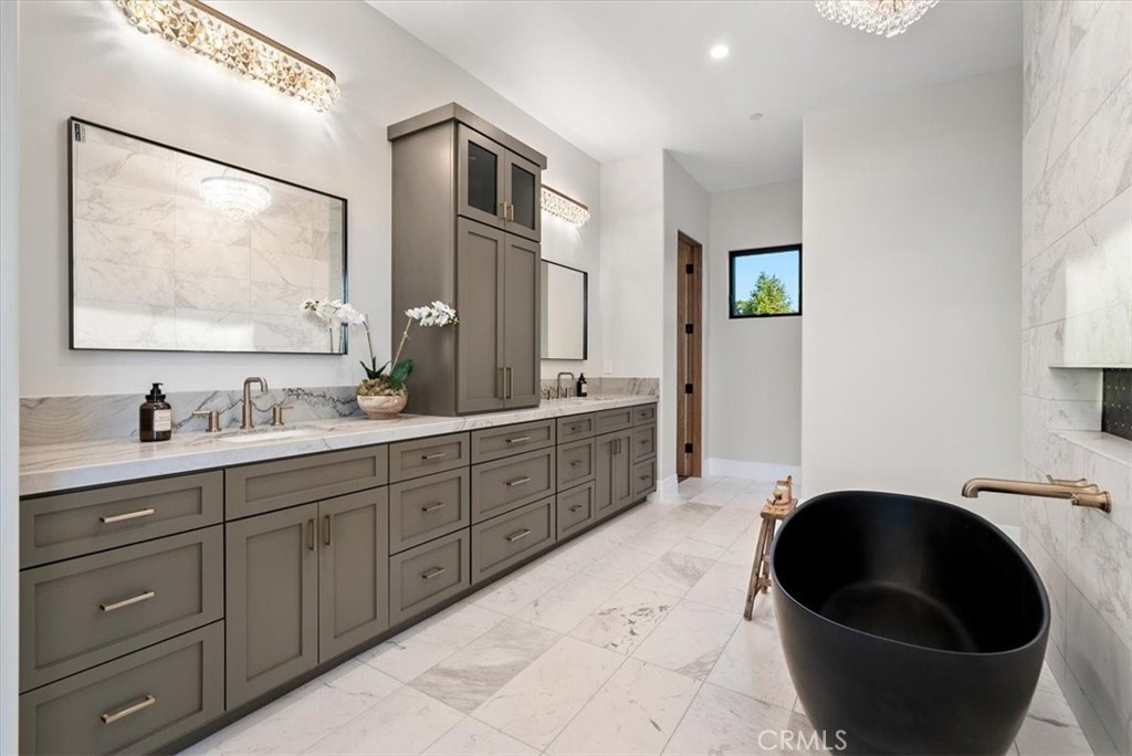 1410 Fire Rock Loop Templeton, CA 93465 - Photo 26 of 64 a spacious bathroom with a double vanity sink and a mirror
