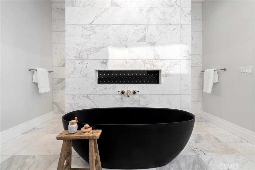 1410 Fire Rock Loop Templeton, CA 93465 - Photo 27 of 64 a room with a sink and a mirror