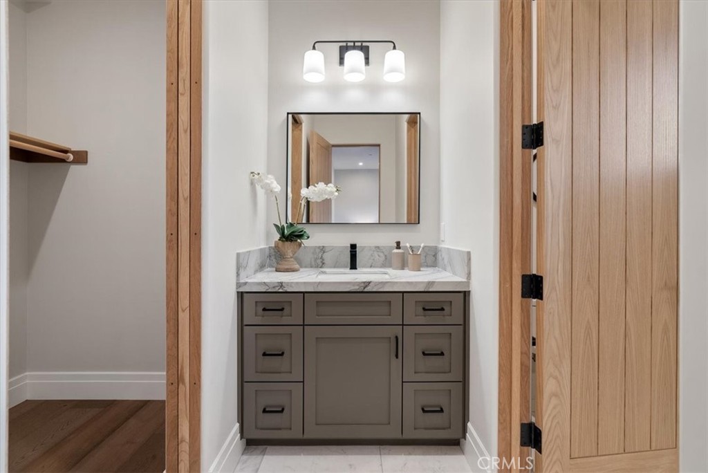 1410 Fire Rock Loop Templeton, CA 93465 - Photo 38 of 64 a bathroom with a sink and a mirror