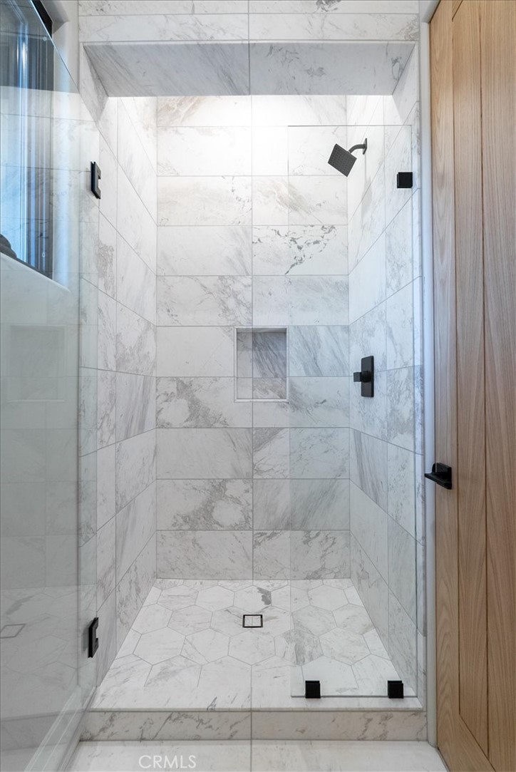 1410 Fire Rock Loop Templeton, CA 93465 - Photo 39 of 64 a bathroom with a shower