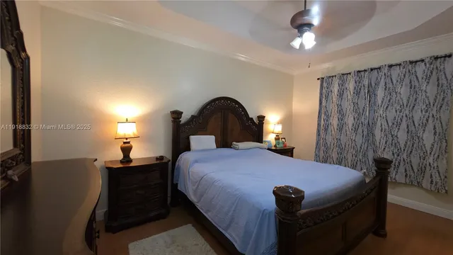 a en suite bathroom with a double vanity sink and a mirror