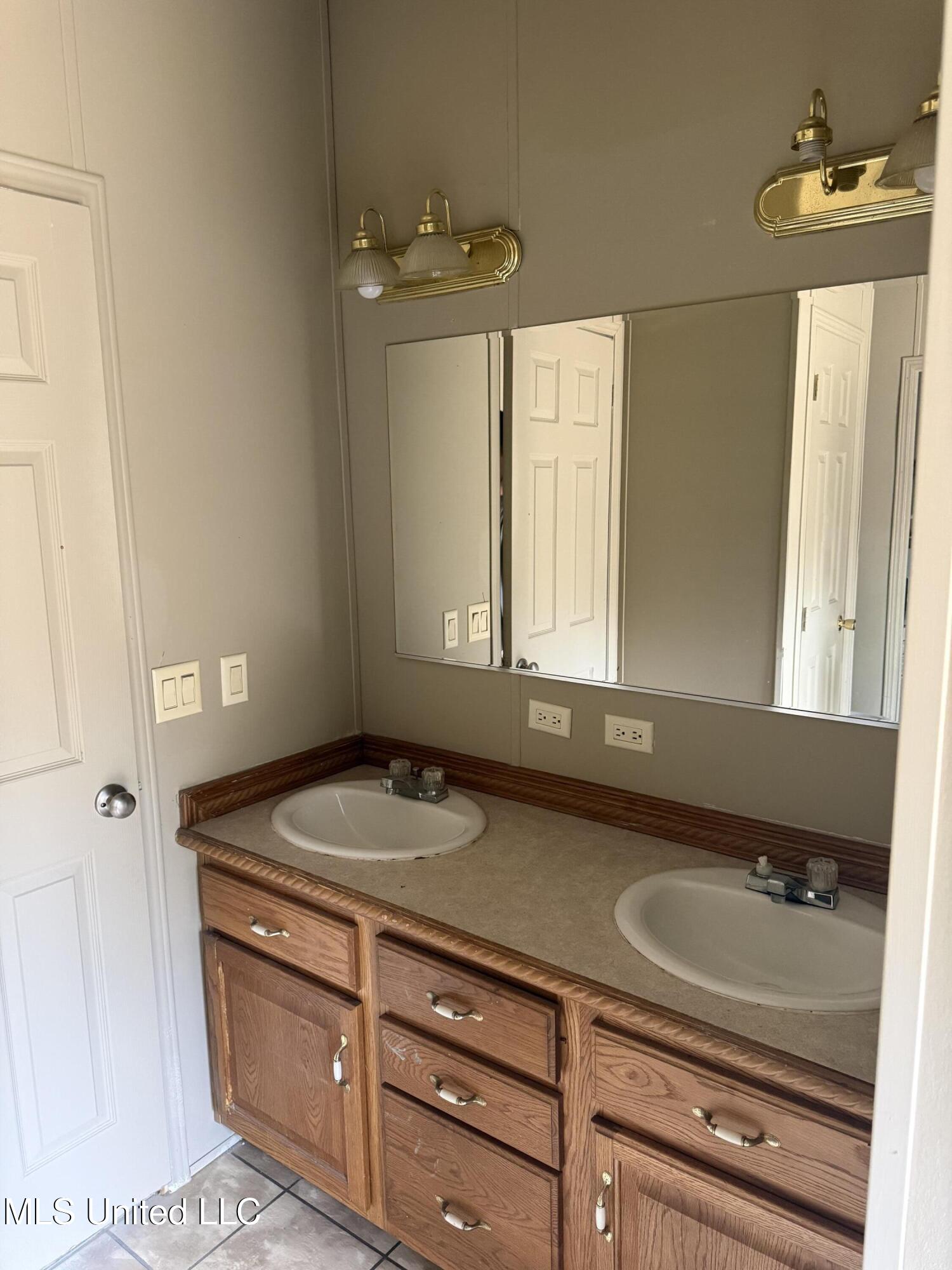 3174 West Topisaw North Ruth, MS 39662 - Photo 5 of 11 Master Bathroom