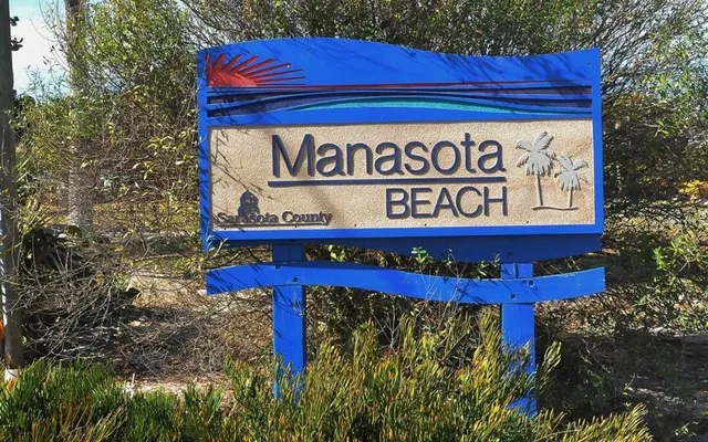 a balcony with view of outdoor space