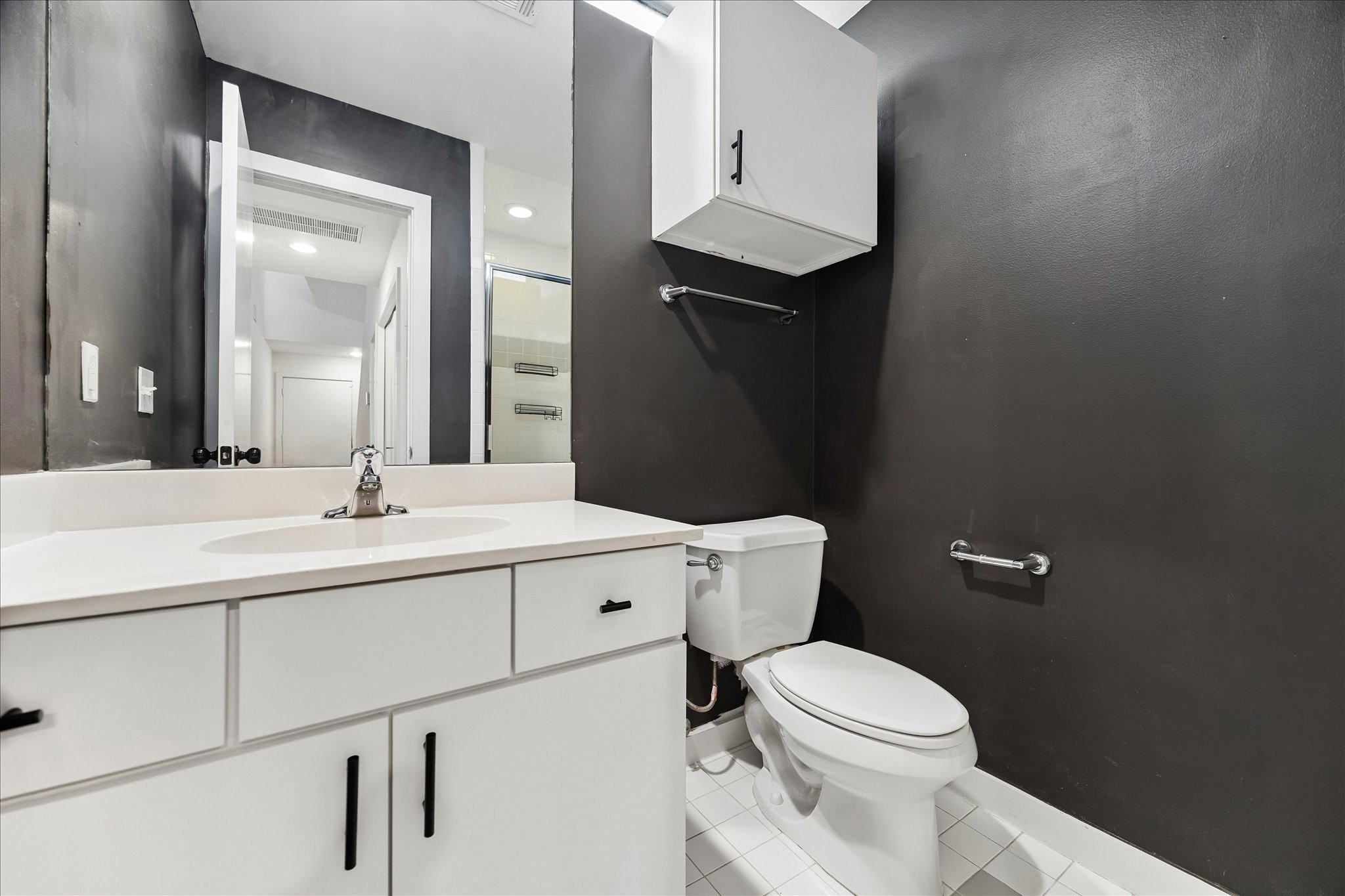 6130 Grand Boulevard Houston, TX 77021 - Photo 35 of 42 Bathroom