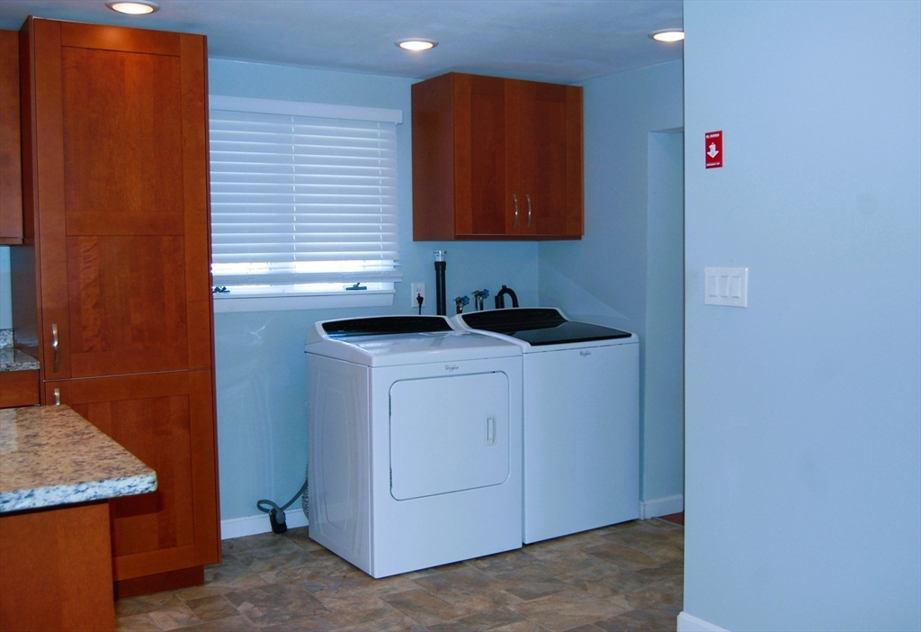 9 Harding Street Leicester, MA 01611 - Photo 13 of 28