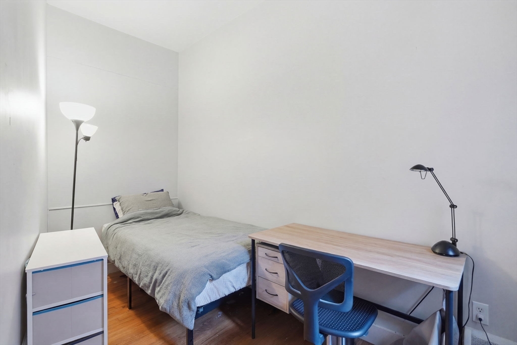 20 Symphony Road, Unit 2 Boston, MA 02115 - Photo 6 of 11 a bedroom with a bed and a desk