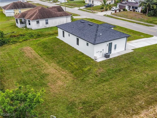 $2,200 | 916 Sara Avenue North, Lehigh Acres, FL 33971