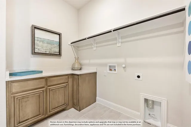 a view of a hallway with closet