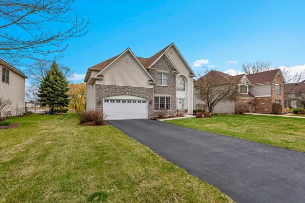 $635,000 | 415 Mallard Point Drive, North Aurora, IL 60542