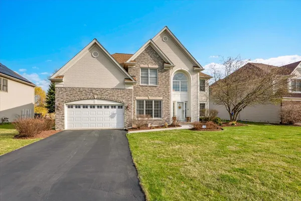 $635,000 | 415 Mallard Point Drive, North Aurora, IL 60542