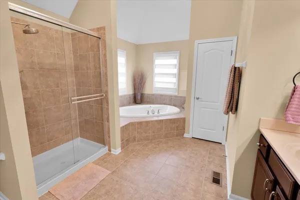 $635,000 | 415 Mallard Point Drive, North Aurora, IL 60542