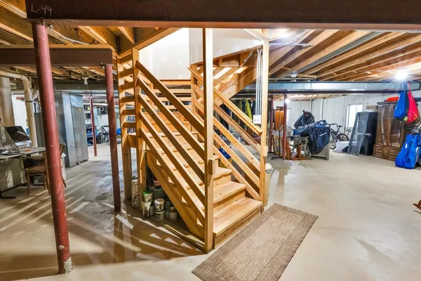 $635,000 | 415 Mallard Point Drive, North Aurora, IL 60542