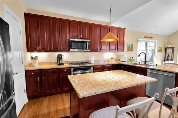 $635,000 | 415 Mallard Point Drive, North Aurora, IL 60542