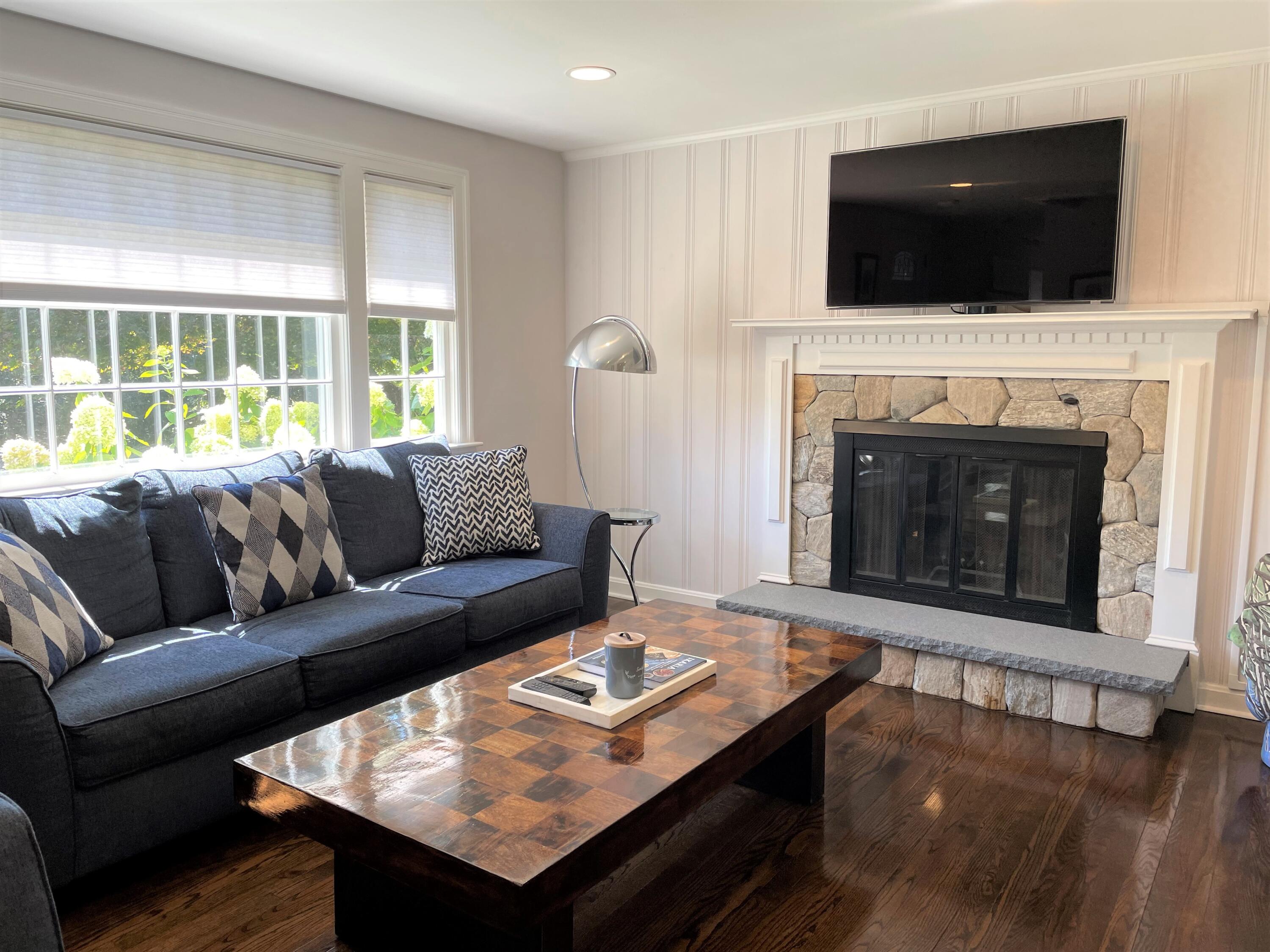 696 Queen Anne Road Harwich, MA 02645 - Photo 4 of 47 IMG_3096