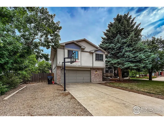 a house view with a outdoor space
