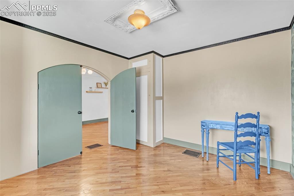 123 7th Street Victor, CO 80860 - Photo 21 of 50 Spare room with arched door
