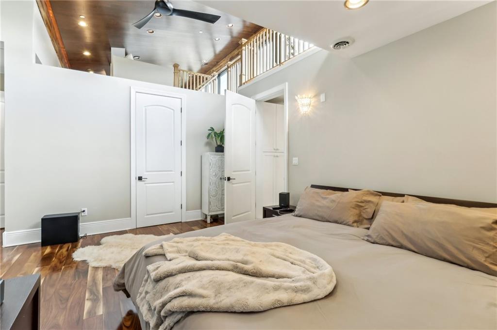 215 25th Street, Unit 7 Pittsburgh, PA 15222 - Photo 33 of 49 a bedroom with a bed and a flat tv screen