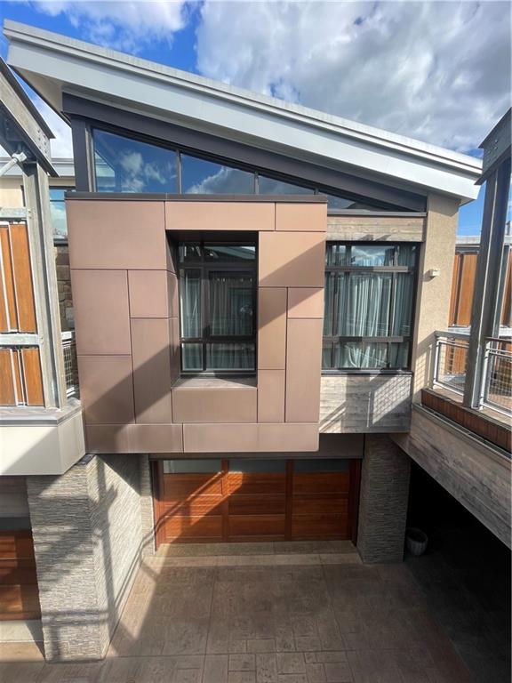 215 25th Street, Unit 7 Pittsburgh, PA 15222 - Photo 37 of 49 a room with workbench and window