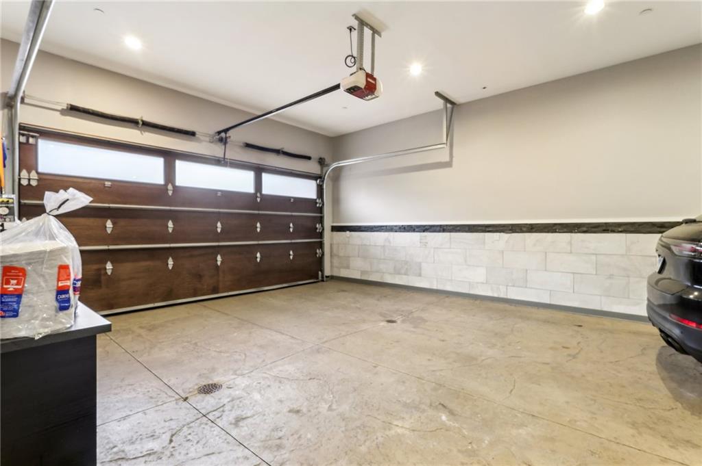 215 25th Street, Unit 7 Pittsburgh, PA 15222 - Photo 39 of 49 a view of a garage