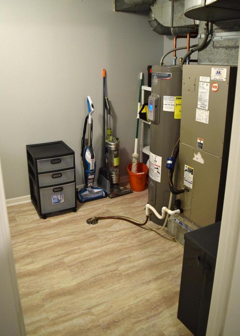 1905 West Golf Road, Unit 1A Mount Prospect, IL 60056 - Photo 24 of 24 a view of room with gym equipment