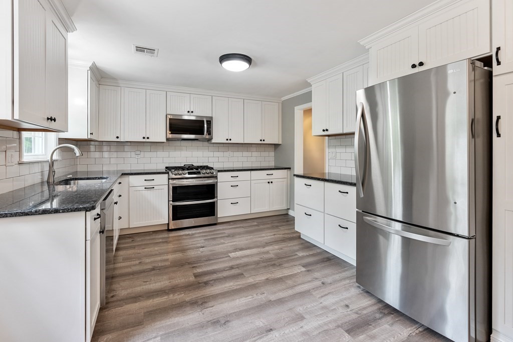 171 David Road Franklin, MA 02038 - Photo 3 of 37 Gallery Image 3