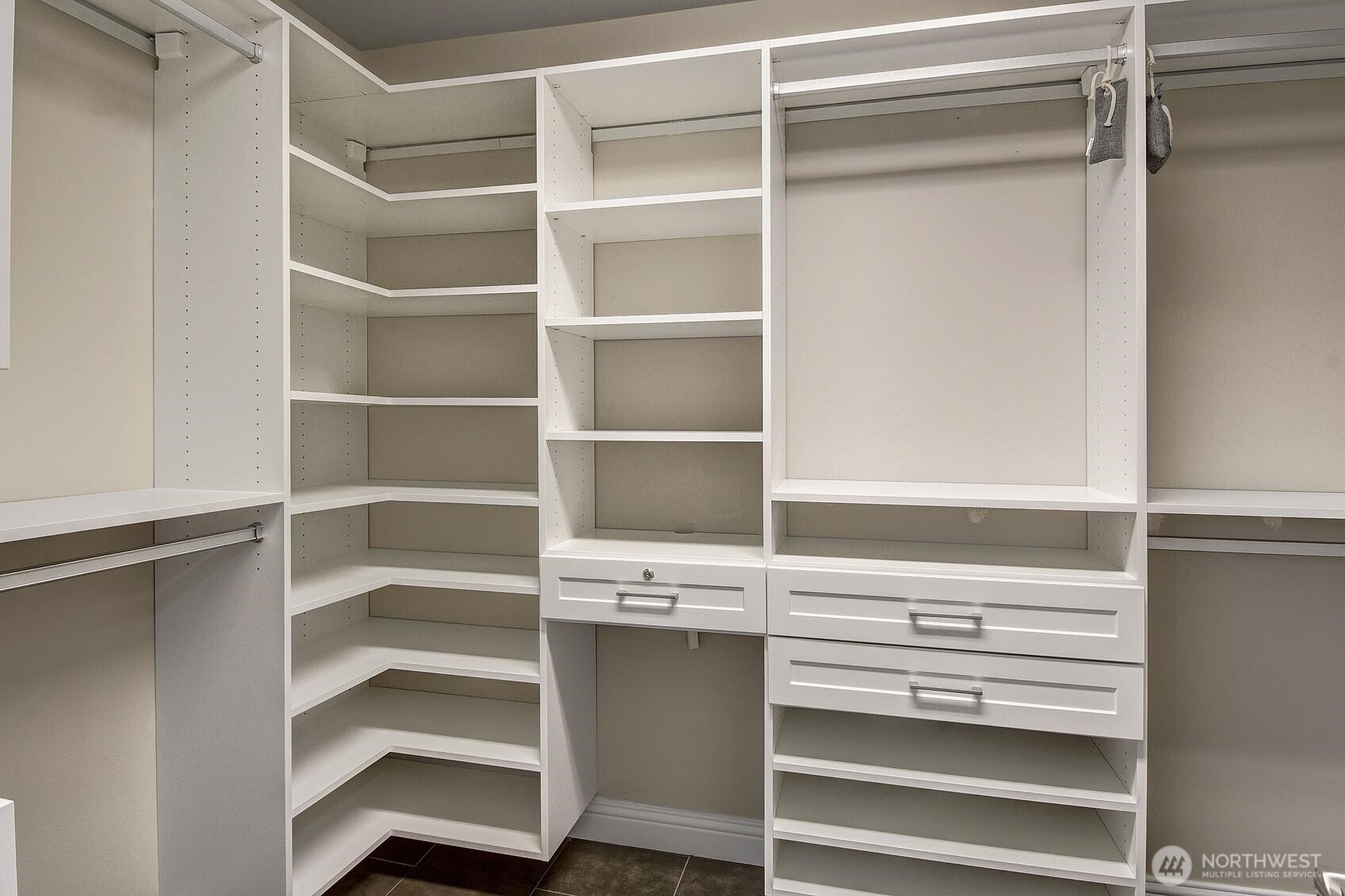 12206 Densmore Avenue North Seattle, WA 98133 - Photo 11 of 23