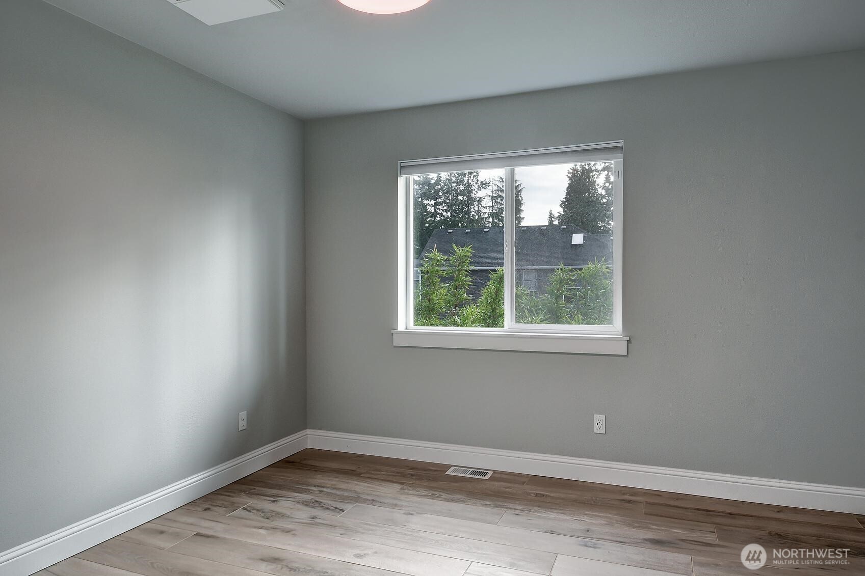 12206 Densmore Avenue North Seattle, WA 98133 - Photo 16 of 23