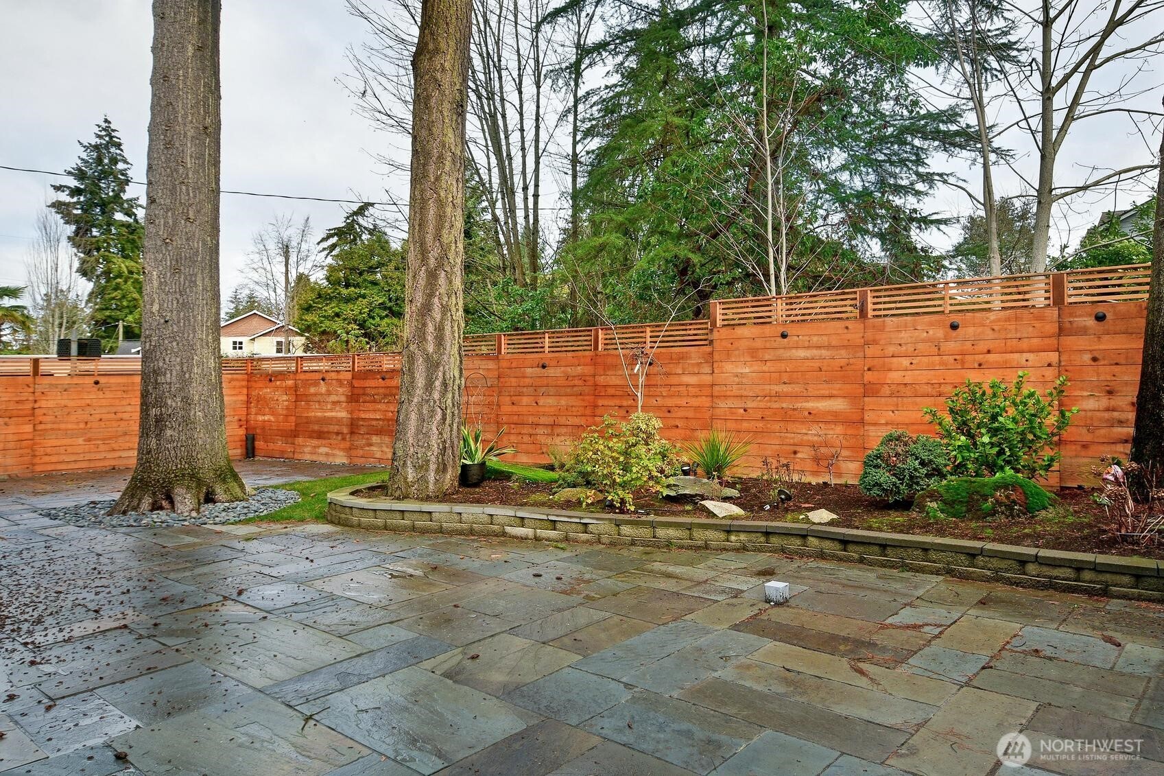 12206 Densmore Avenue North Seattle, WA 98133 - Photo 21 of 23