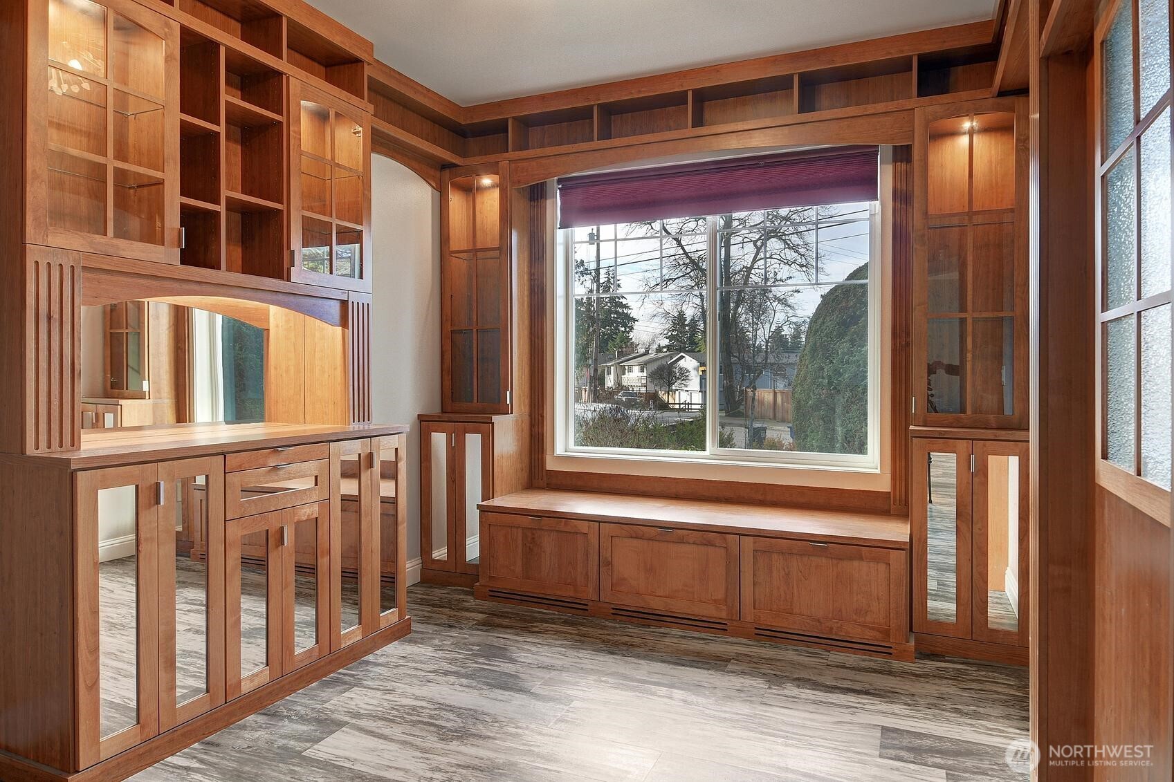 12206 Densmore Avenue North Seattle, WA 98133 - Photo 7 of 23