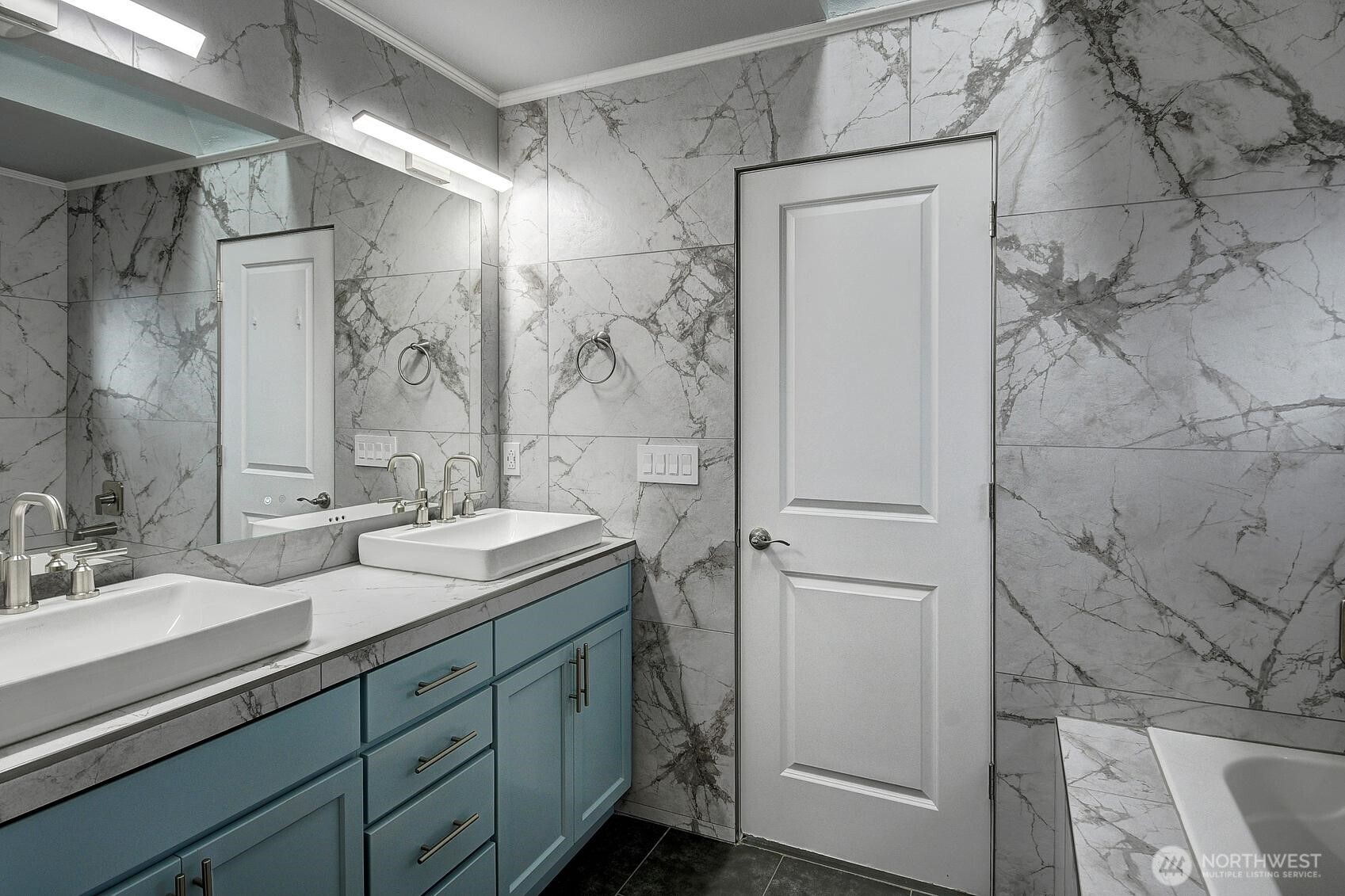 12206 Densmore Avenue North Seattle, WA 98133 - Photo 10 of 23