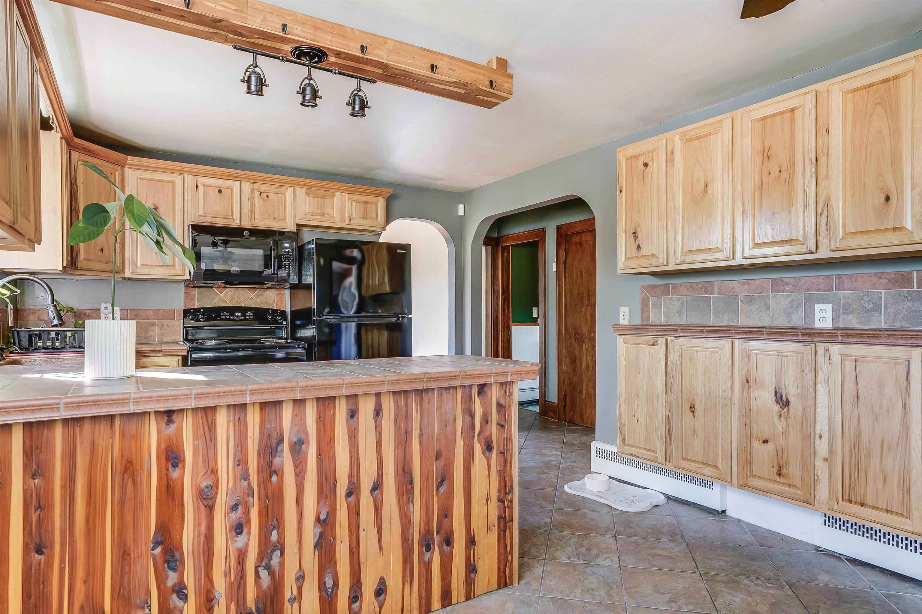 275 South Mammoth Road Manchester, NH 03109 - Photo 11 of 38
