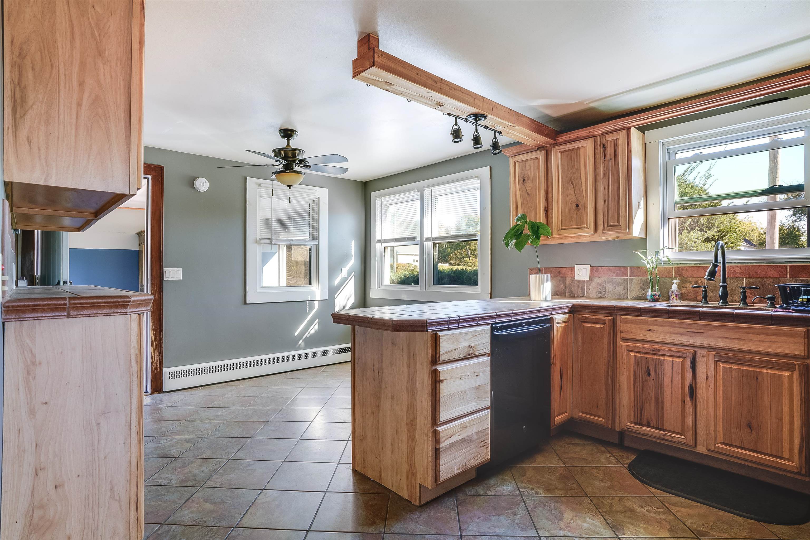 275 South Mammoth Road Manchester, NH 03109 - Photo 12 of 38
