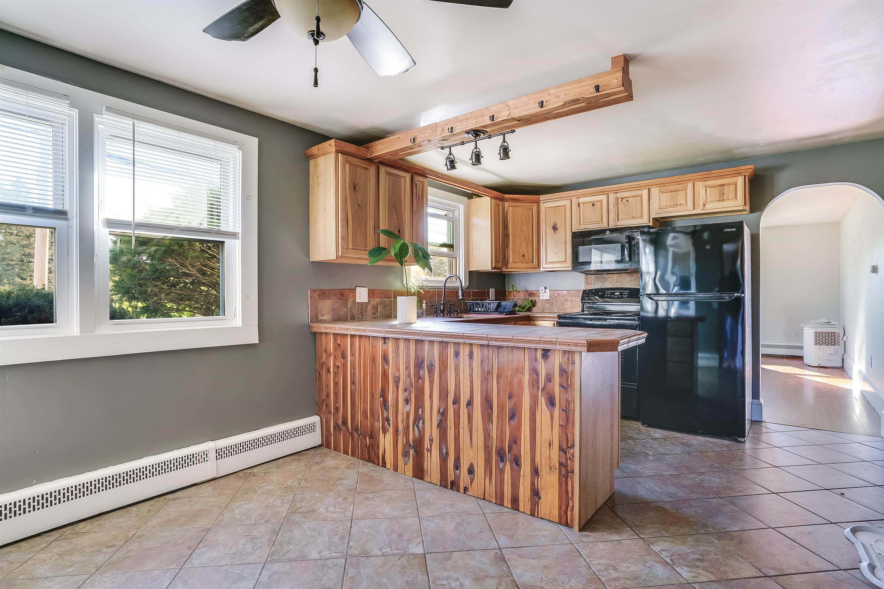 275 South Mammoth Road Manchester, NH 03109 - Photo 8 of 38