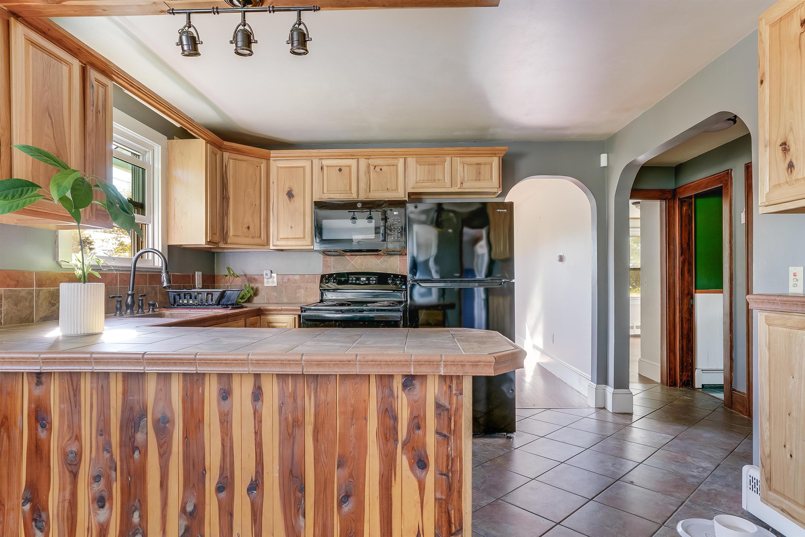 275 South Mammoth Road Manchester, NH 03109 - Photo 10 of 38