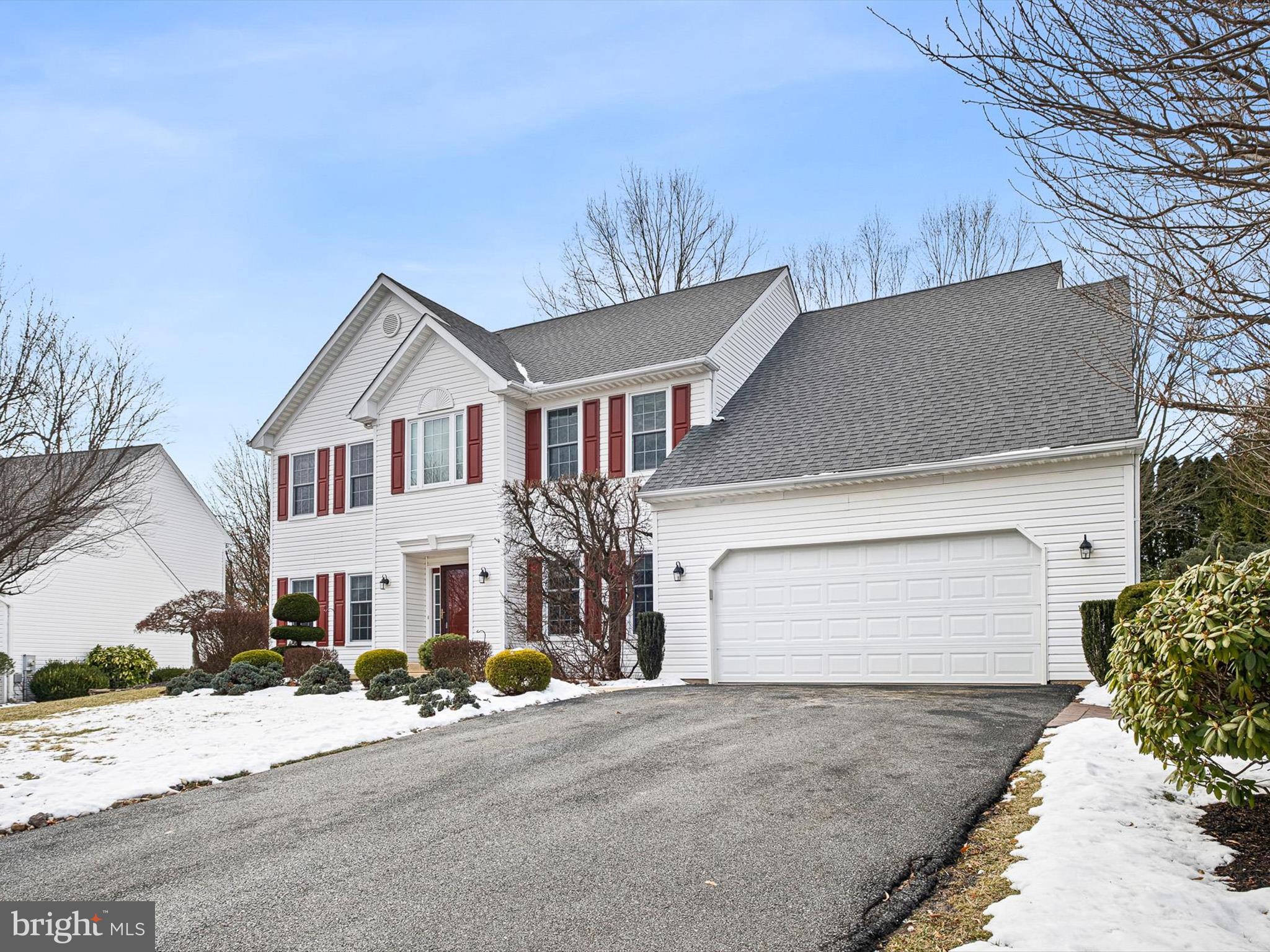 604 Oriole Place Hockessin, DE 19707 - Photo 38 of 40 a front view of a house with a yard and garage