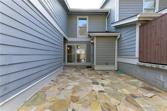 a view of a house with a backyard