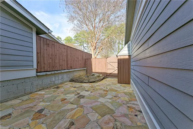 a view of a backyard with pathway