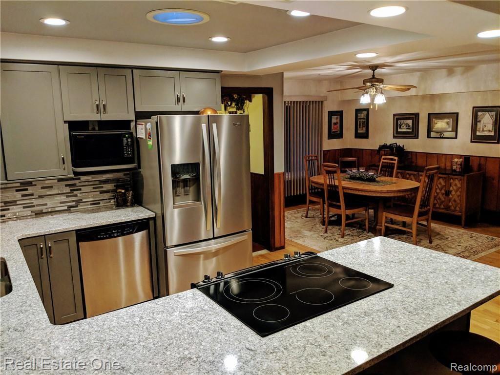 1249 Green Ridge Road Rochester Hills, MI 48309 - Photo 14 of 38