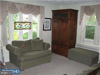 150 East Chelton Road Brookhaven, PA 19015 - Photo 7 of 12 Living Room