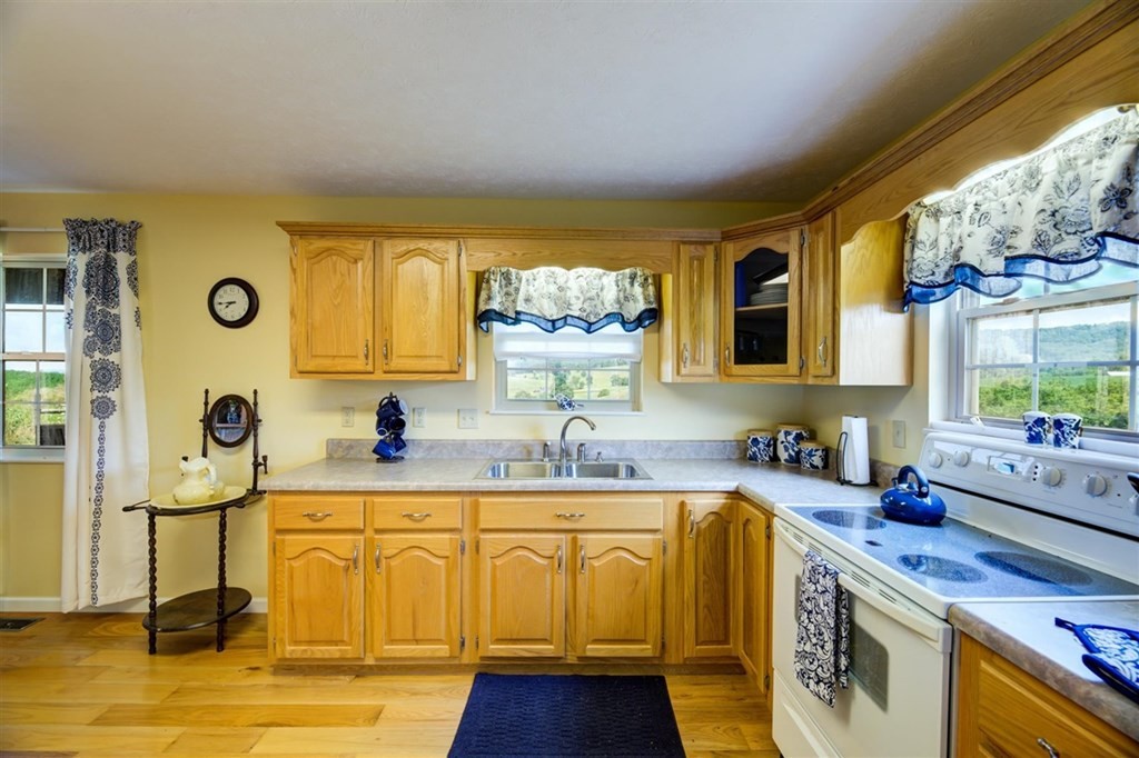 341 Mulberry Gap Road Sneedville, TN 37869 - Photo 11 of 46 Gallery Image 11
