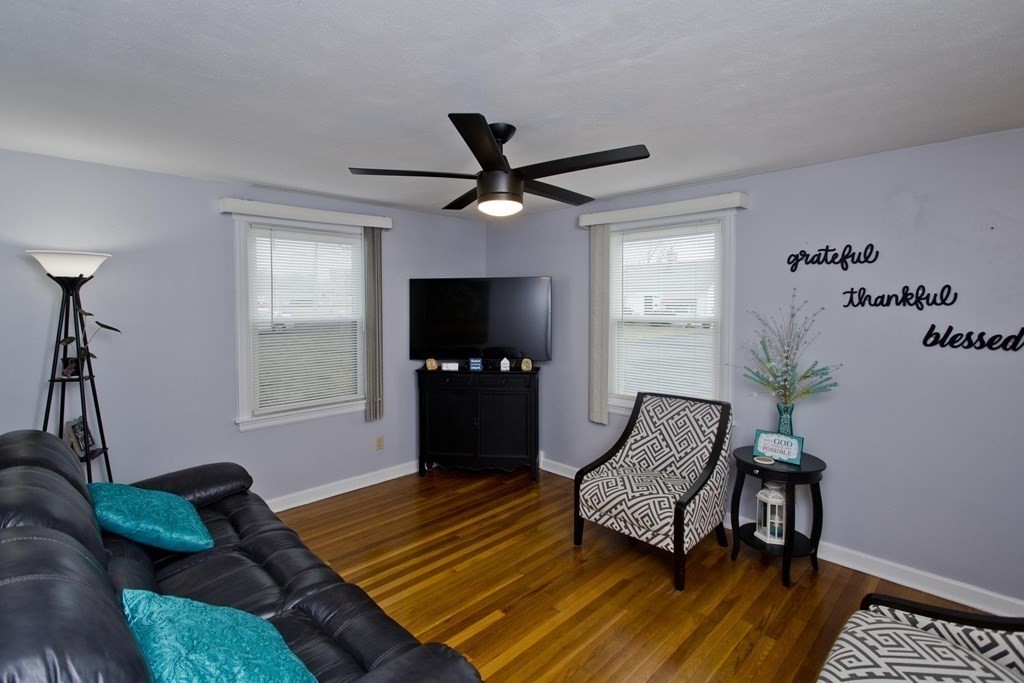 132 Pilgrim Road Springfield, MA 01118 - Photo 11 of 42