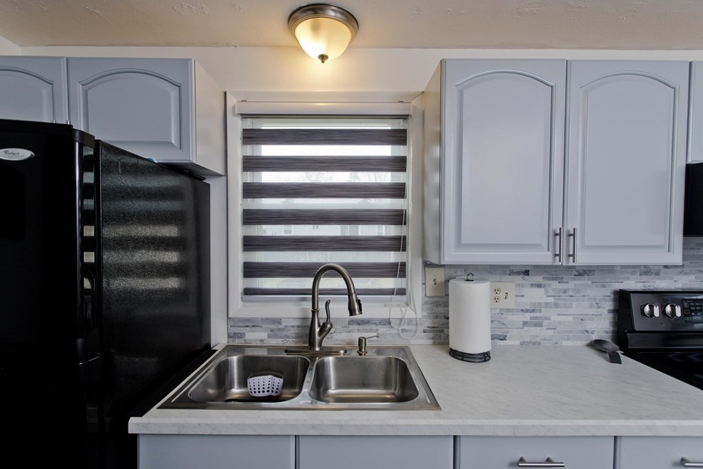 132 Pilgrim Road Springfield, MA 01118 - Photo 15 of 42