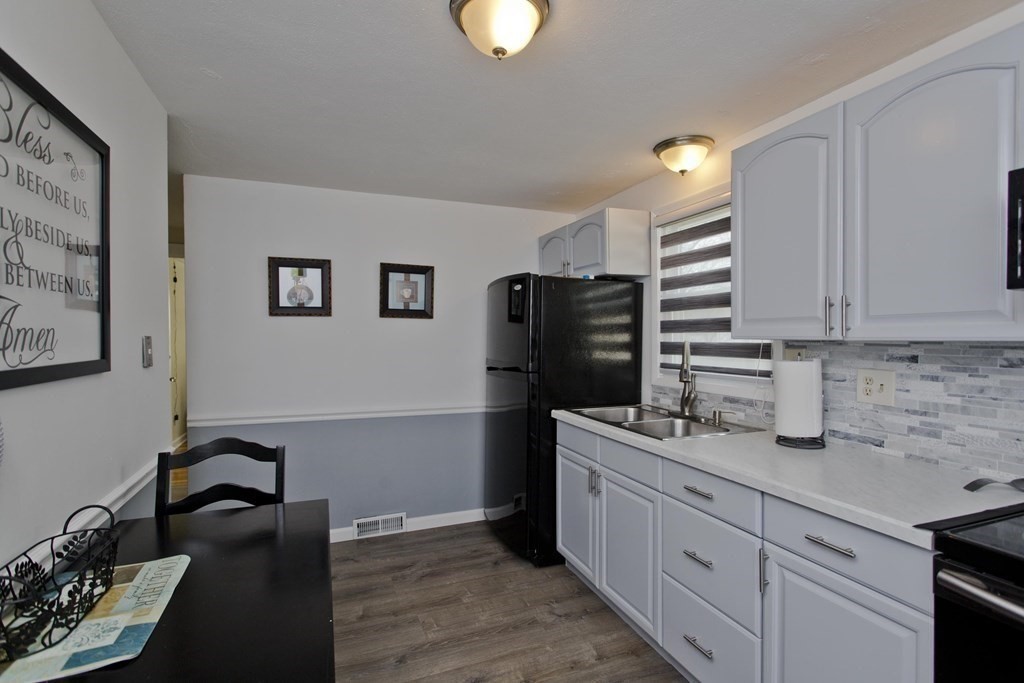 132 Pilgrim Road Springfield, MA 01118 - Photo 17 of 42