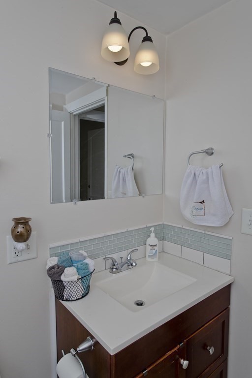 132 Pilgrim Road Springfield, MA 01118 - Photo 20 of 42