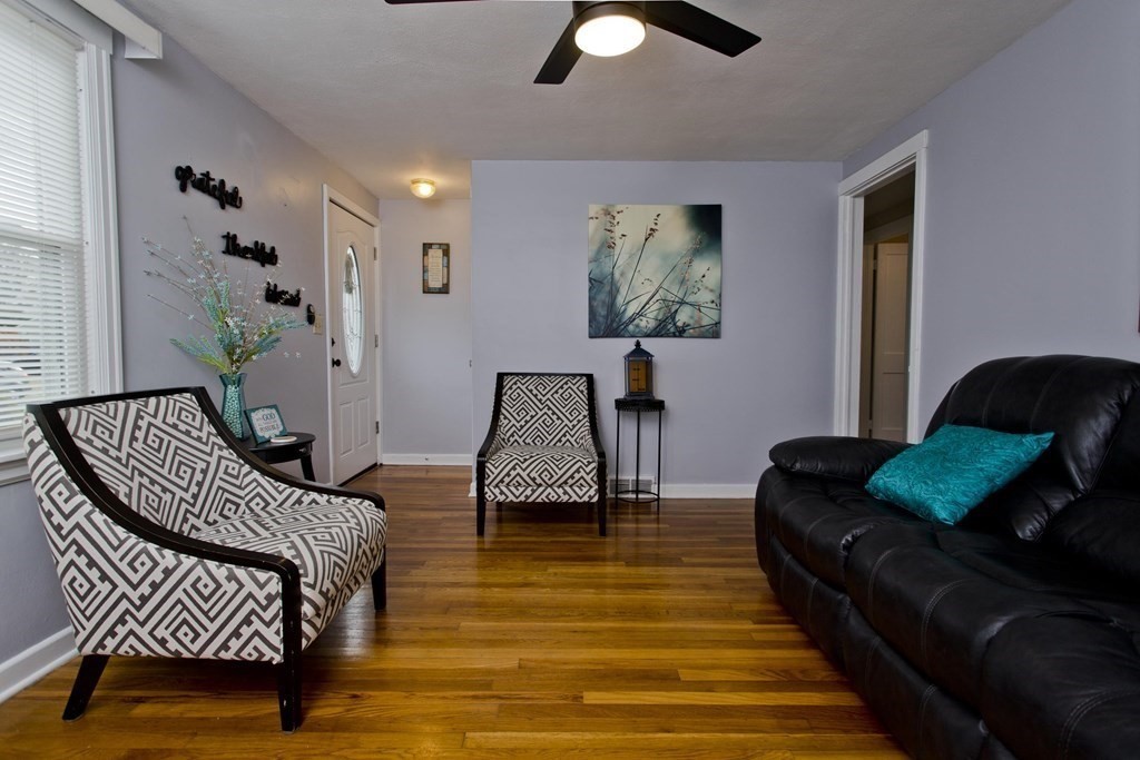 132 Pilgrim Road Springfield, MA 01118 - Photo 3 of 42
